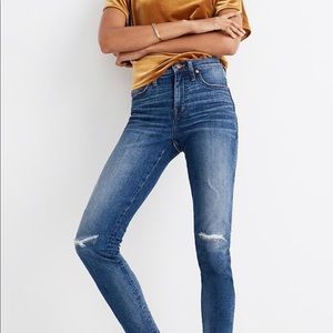 9”high-rise skinny petite Rip and repair edition